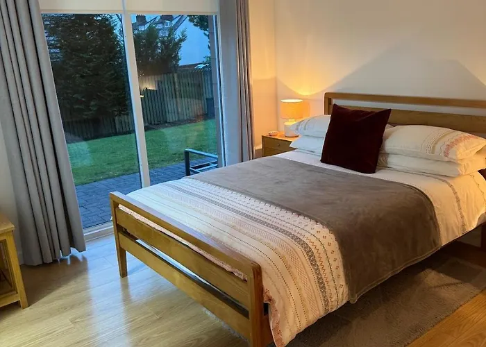 Spacious & Modern Garden Apartment