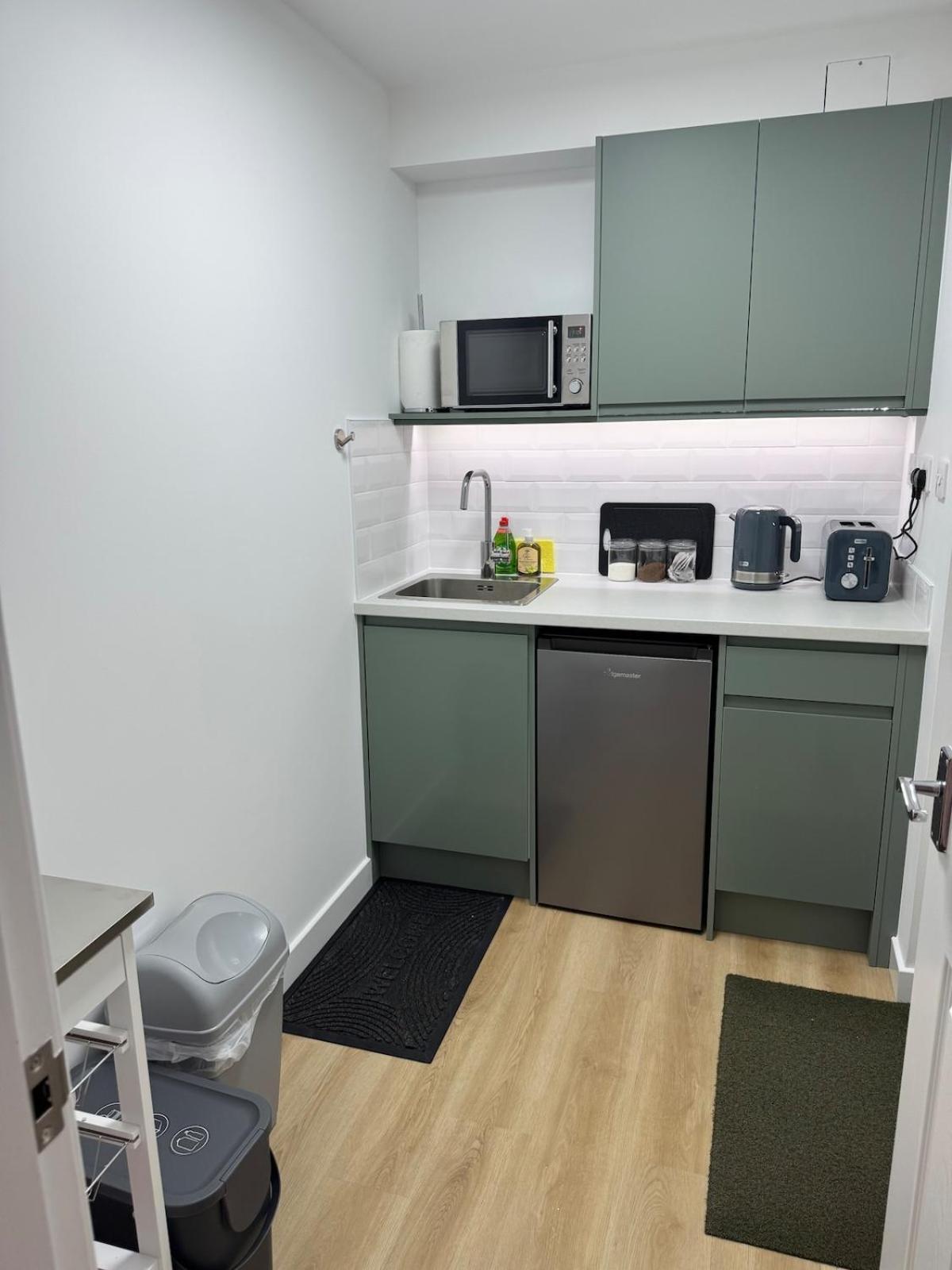 Spacious & Modern Garden Apartment Bearsden