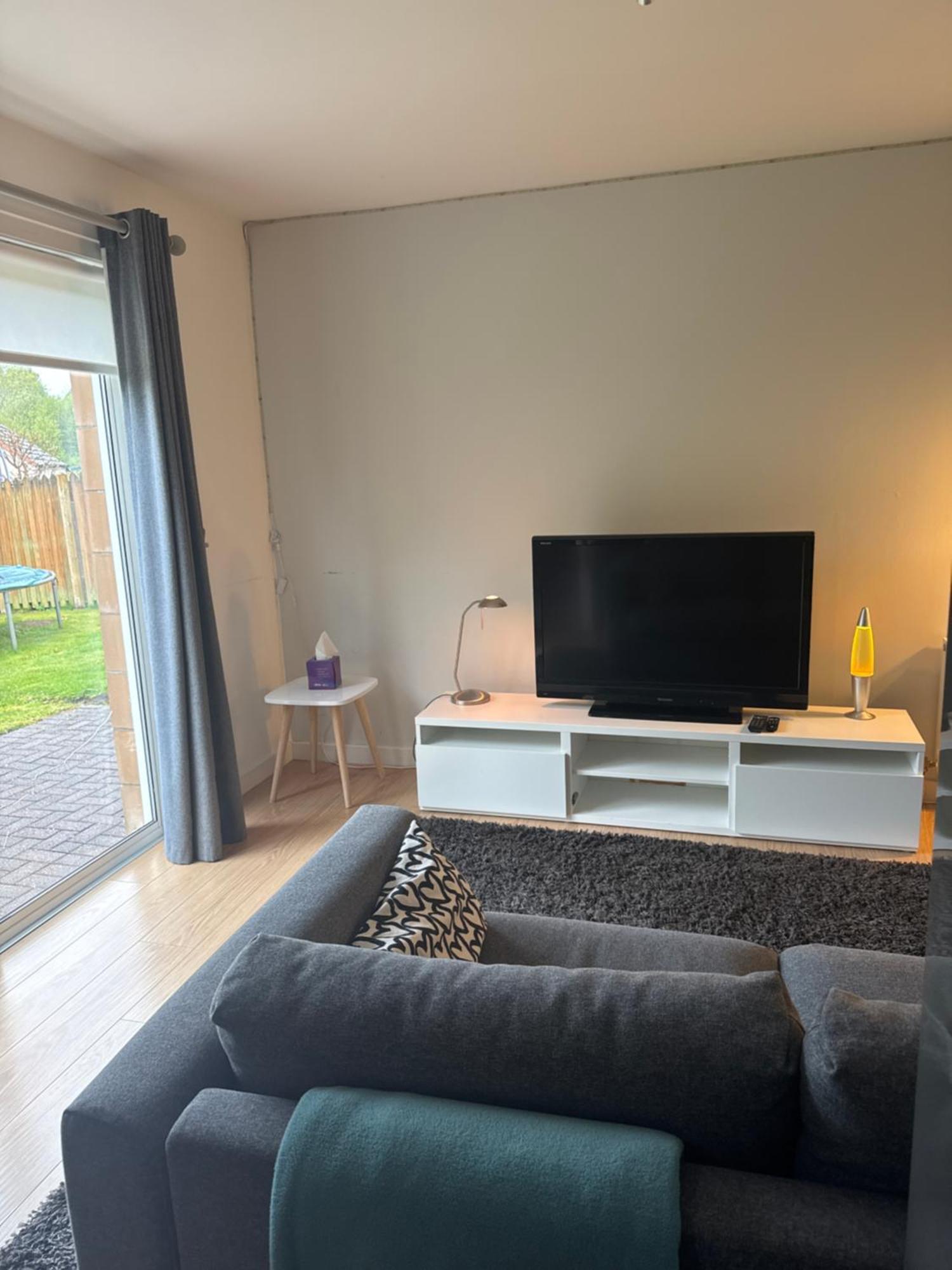 Spacious & Modern Garden Apartment *